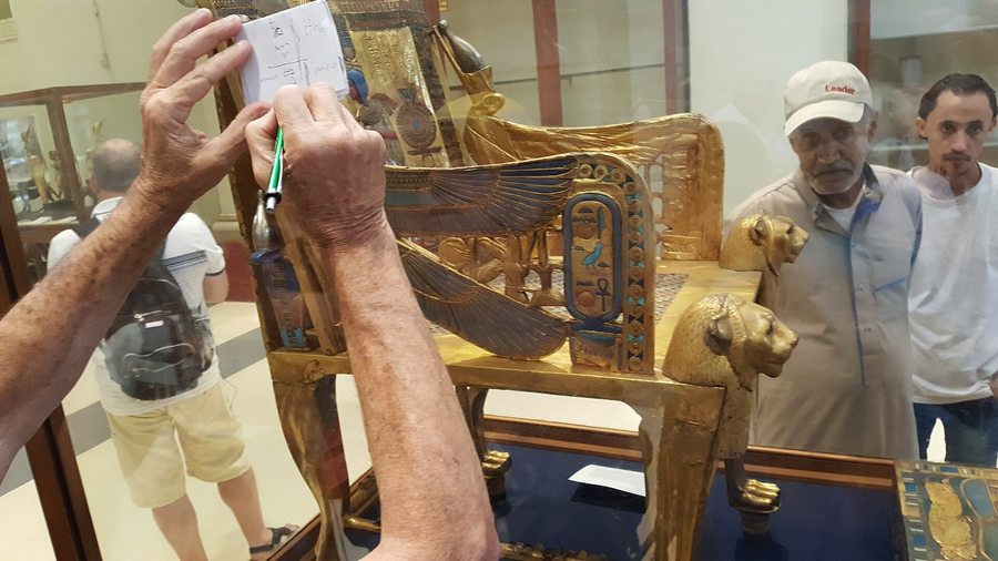 A flexible plan for one central museum visit, with a short version, a pause and a clear return.
